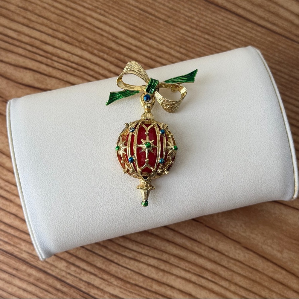 Vtg Gold Tone Holiday Christmas Ornament Red Dangling Brooch Pin
